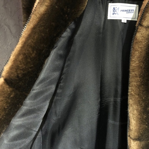 Princess Garment, faux fur vest, size M - Picture 5 of 10